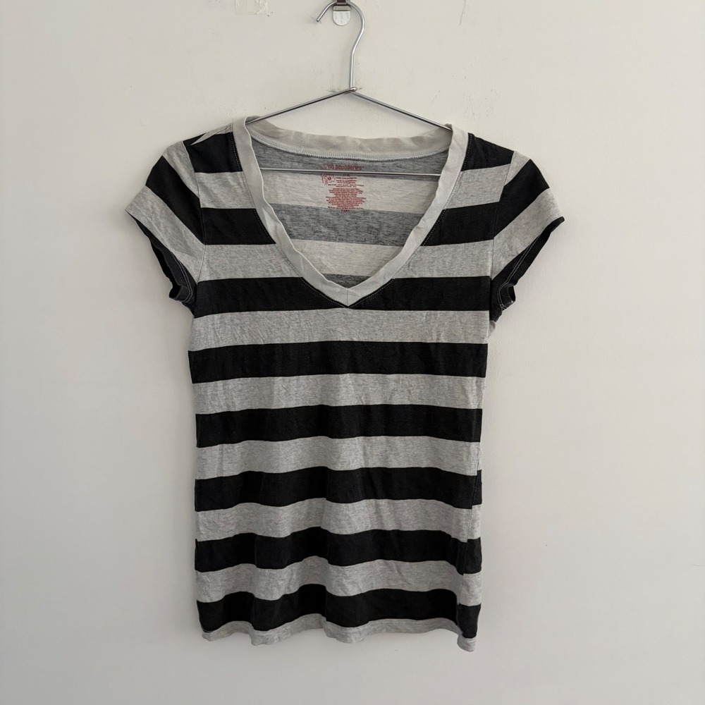 No Boundaries Striped V-Neck Short Sleeve T-Shirt Grey Black NJ13T003 M 7-9